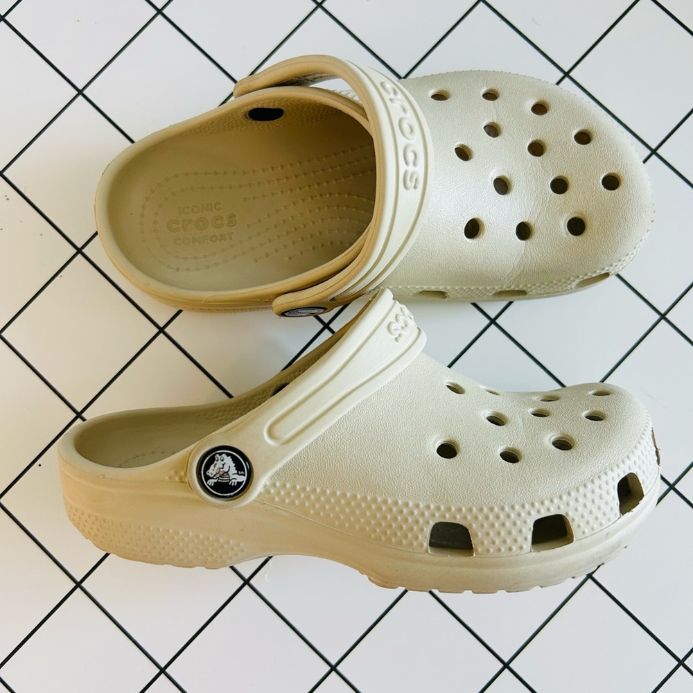CROCS Cream Water Shoes with Ventilation and Heel Strap